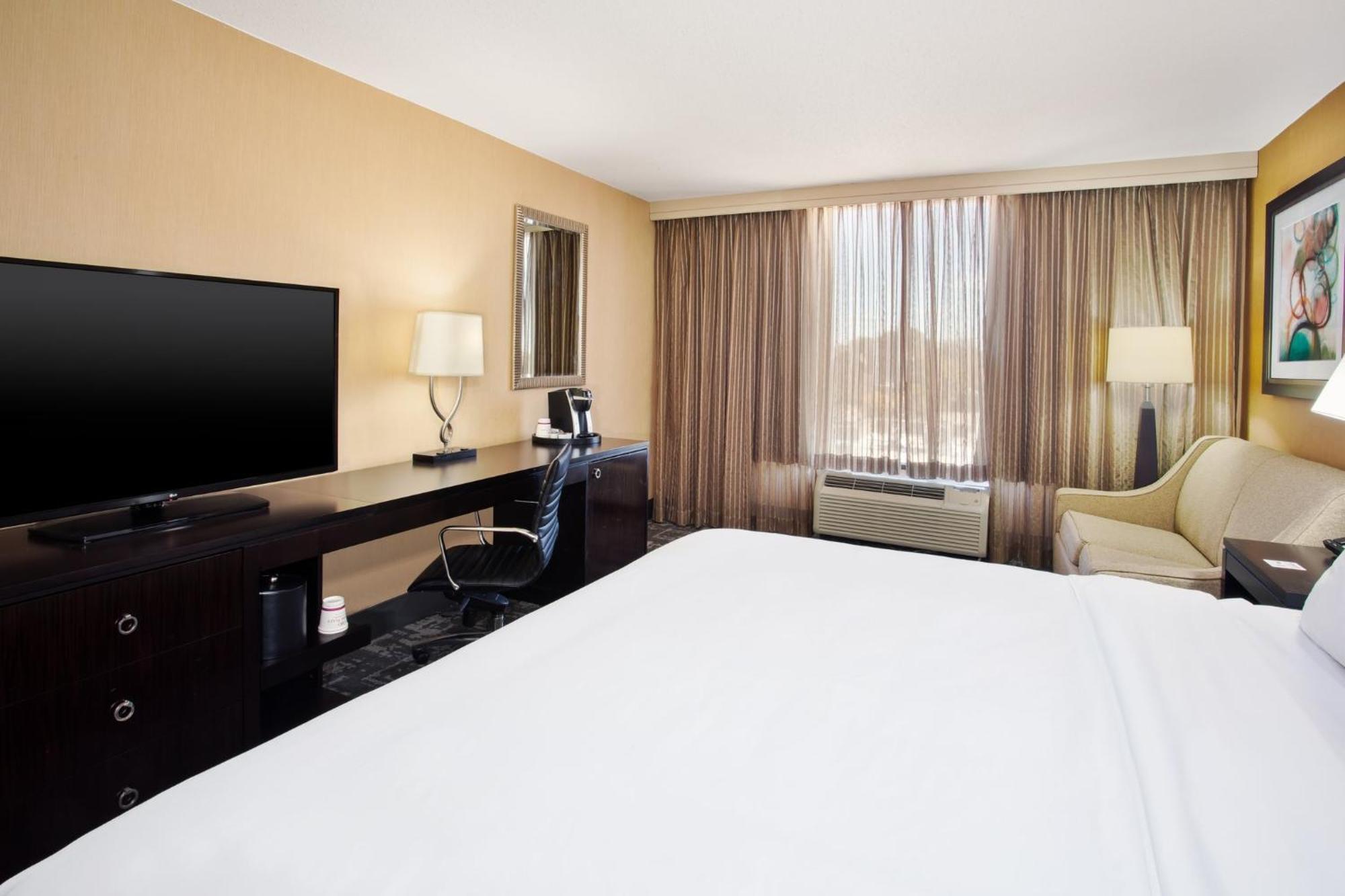 Crowne Plaza Greenville By Ihg Екстер'єр фото